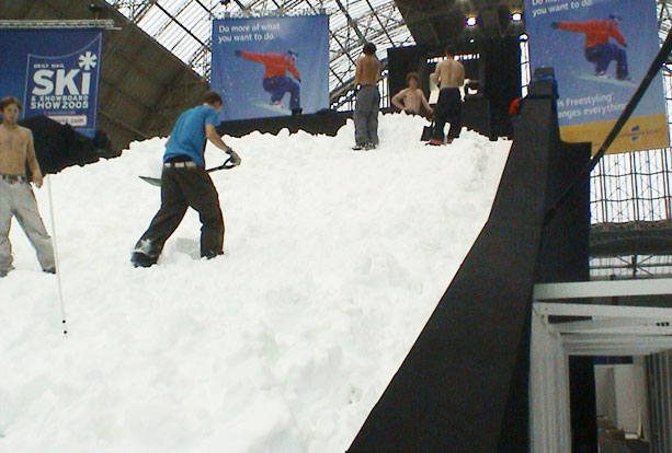 Indoor snow slope with real snow